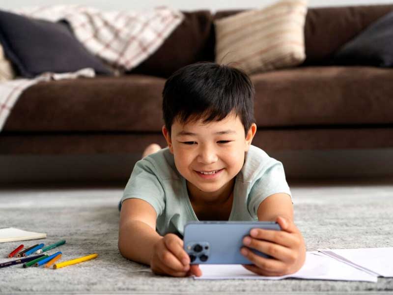 Kecanduan Gadget Bahaya & Cara Mengatasinya pada Anak
